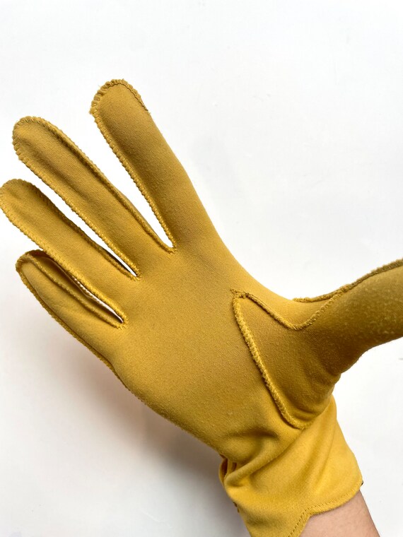 Vintage Mustard Yellow Gloves with Scallop Detail… - image 5