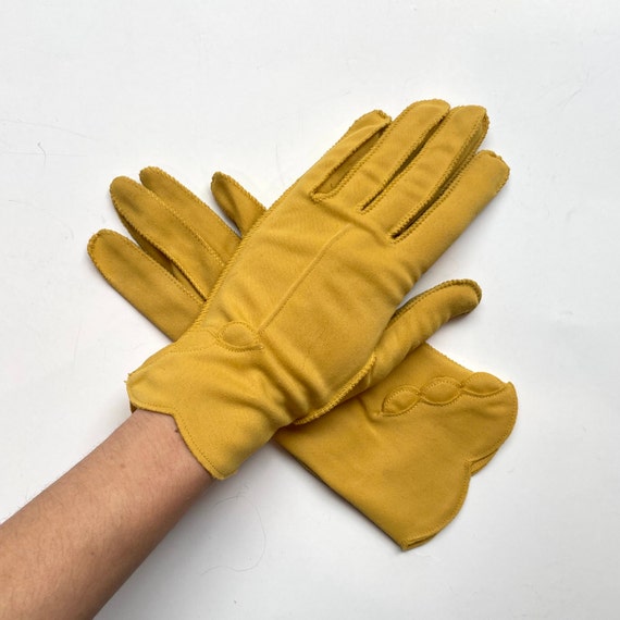 Vintage Mustard Yellow Gloves with Scallop Detail… - image 1