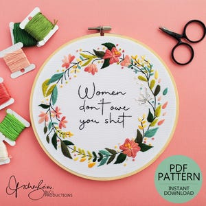 Le donne non ti devono un cazzo di schema e guida per ricamo a corona floreale - PDF download digitale (BeCoProductions) Ricamo femminista, Girl Power