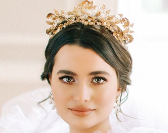 Statement Gold Floral Wedding Crown, Stunning Floral Bridal Gold Headpiece, Swarovski Pearls Gold Wedding Crown, Delicate Wedding Tiara