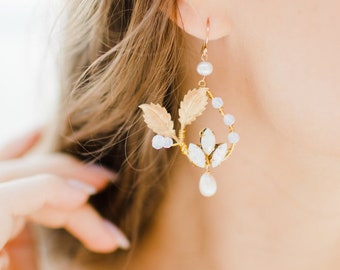 Pearl Drop Earrings Gold, Gold Leaf Earrings with Pearl, Gold Crystal Wedding Earrings, Pearl Dangle Earrings Gold, Boho Bridal Earrings