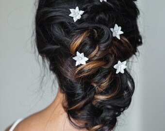 Pretty Wedding Hair Pin Set Of 3, Flower Hair Pins, bridesmaid hair pins, pearl flower bridal, hair pins wedding, wedding hair accessories