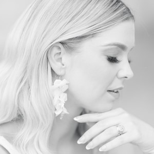 Bridal Silk Flower Earrings, Boho Bridal Earrings with White Flowers, Long Floral Wedding Earrings, Statement Cascading Flower Earrings