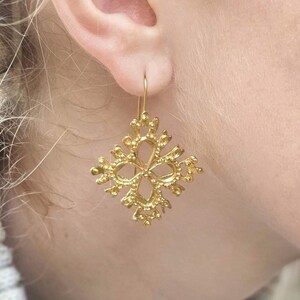 Pendientes de filigrana de oro, Pendientes llamativos, Pendientes de novia, Pendientes colgantes de oro, Pendientes de plata boho, Joyas románticas para mujer, Góticas