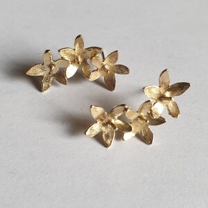 Gold flowers stud earrings, ear climber studs, ear climber gold, ear climber, gold flower studs, flower studs gold, small flower earrings