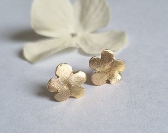 Aretes de flores de oro, Aretes de oro de 14k, Aretes de oro macizo, Aretes de flores pequeñas, Aretes diminutos, Aretes románticos, Joyas delicadas, Aretes de oro de 9k