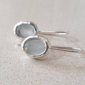 Pendientes colgantes de aguamarina en plata de ley: piedra de nacimiento de marzo