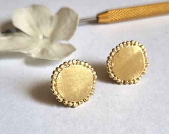Gold Disc Ohrringe, Gold Ohrstecker, runde Ohrringe, schlichte Goldohrringe, antike Ohrringe, minimalistische Ohrringe, Brautohrringe