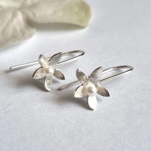 Flower drop earrings with pearls, Silver flower earrings, Pearl earrings, Silver drop earrings, girls earrings, bat mitzvah gift