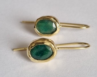 Pendientes esmeralda de oro macizo, pendientes de oro de 14k, pendientes verdes, pendientes de cumpleaños de mayo, pendientes esmeralda de oro, pendientes de piedra de nacimiento de mayo