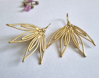 Gold large flowers earrings, gold statement earrings, gold wedding earrings, long gold drop earrings, gold dangle earrings, dramatic earring