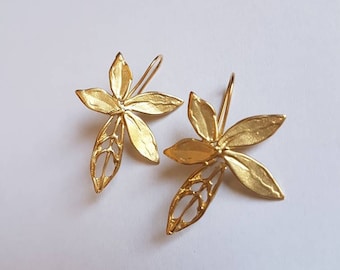 Gold flower earrings, gold statement earrings, unique earrings, gold bridal earrings, drop flower earrings, 14k gold earrings