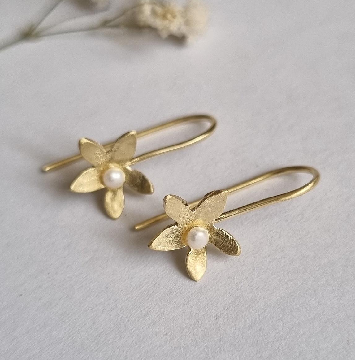 Gold flower dangle earrings hot sale