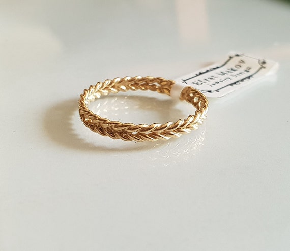9k gold wedding band
