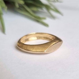 Marquise signet ring, Solid gold ring, 14k Signet ring, 9k Pinky ring, Dainty gold ring, Stacked gold ring, Minimalist jewelry, Modern ring