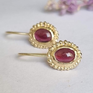 Garnet earrings, Solid gold earrings, 14K Gold Earrings, Oval earrings, Gemstone earrings, Antique style jewelry, Drop earrings, Romantic