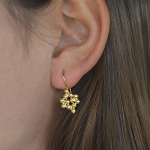 Gold grapes drop earrings, vintage style earrings, gold bridal earrings, delicate gold earrings, bridesmaids earrings, gold plated earrings