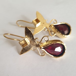 Gold Garnet earrings, gold drop earrings, Red Garnet earrings, 14k gold earrings, teardrop earrings, elegant earrings, antique earrings