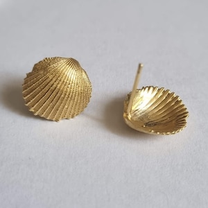 Gold seashell earrings studs, sea shell stud earrings, nature earrings, gold delicate earrings, summer earrings, beach earrings, gold studs
