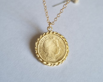 Gold pendant necklace, 14k gold necklace, pendant necklace, gold coin necklace, coin pendant necklace, delicate gold necklace, coin necklace