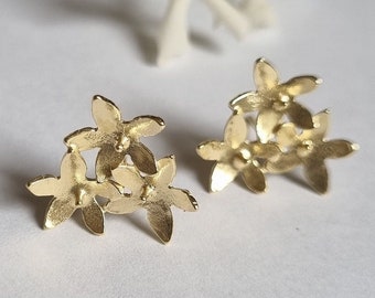 Flower Earrings, Gold flower studs, 14k Gold earrings, Solid gold earrings, Dainty Earrings, Romantic earrings, Feminine jewelry, 9k studs