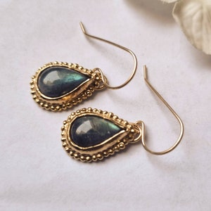 Gouden labradoriet oorbellen, druppeloorbellen, blauwe edelsteen oorbellen, antieke oorbellen, gouden hangoorbellen, groene oorbellen, 14k goud