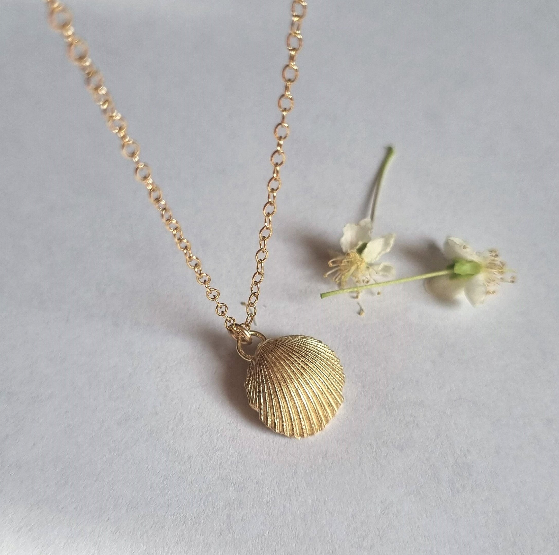 Rush Sea Shells Dangle Charms Gold Necklace - Beach House Gift Boutique