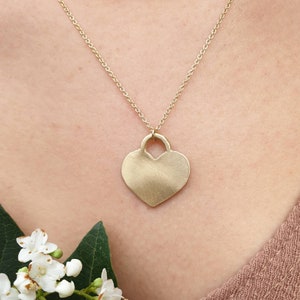 Solid gold heart necklace, gold pendant necklace, Valentine&#39;s day gift, mom&#39;s necklace, gift for mom, gold heart necklace, 14k gold necklace