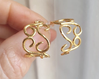 Guldörhängen, filigranörhängen i guld, öppna ringar, örhängen i stift, brudörhängen, örhängen i massivt guld, fina ringar, 14k guldörhängen, 9k