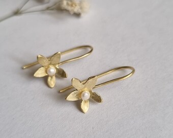 14k gold earrings, Gold Flower earrings with pearls, small flower earrings, gold drop flower earrings, girls earrings gold, bat mitzvah gift