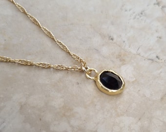 Onyx Halskette, schwarze Onyx Halskette, Gold Anhänger Halskette, Birthstone Halskette, 14k Goldkette, Layering Halskette, Edelstein Halskette