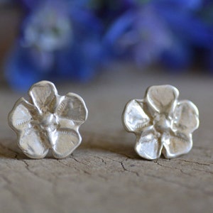 Flower earrings studs, silver stud earrings, girls studs, silver studs, bridesmaid earrings, silver flower earrings studs