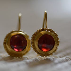 Gold garnet earrings, drop garnet earrings, dangle garnet earrings, antique earrings, January birthstone earrings, red gemstone earrings