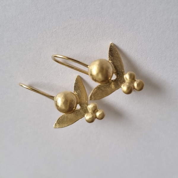 Gold tropic flower, unique earrings, bridal earrings vintage earrings, nature jewelry, delicate earrings gold drop earrings, wedding earring