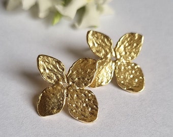 Gold flower studs, 14k Gold earrings, Solid gold earrings, Stud drop earrings, Romantic earrings, Feminine jewelry, 9k gold studs, Textured