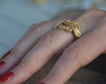 Gold statement ring, filigree ring, gold paisley ring, one of a kind ring, unique ring, boho ring, antique ring, romantic ring