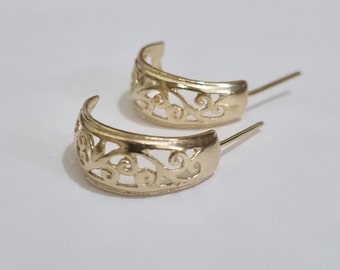 Örhängen i massivt guld, filigranörhängen i guld, bohemiska örhängen, öppna örhängen, örhängen med stift, brudörhängen, fina örhängen, romantisk