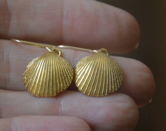 Seashell earrings, dangle gold earrings, 14k gold earrings, shell earrings, summer earrings, gold seashell earrings