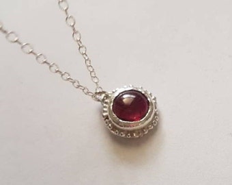 Garnet pendant necklace in Sterling silver, garnet necklace, birthstone necklace mom, red garnet necklace, January birthstone necklace