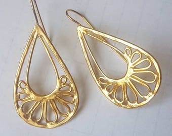 Gold statement earrings, filigree earrings, paisley earrings, gold lace earrings, gold earrings wedding, gold  earrings, gold earrings