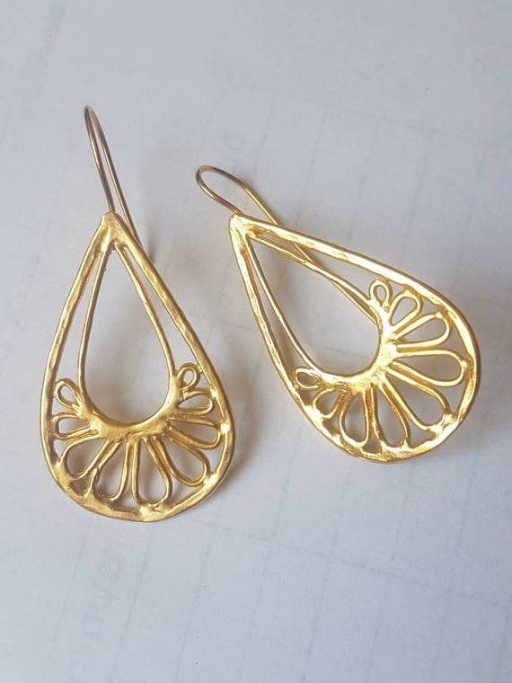 Gold statement earrings, filigree earrings, paisley earrings, gold lace earrings, gold earrings wedding, gold earrings, gold earrings