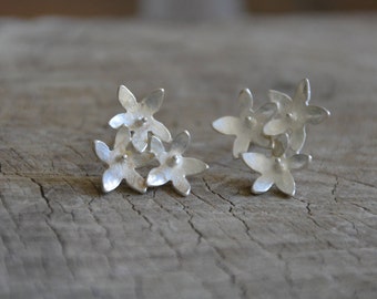 Flower earrings studs, silver flower studs, small flower stud earrings, silver flower earrings, silver earrings, everyday earrings