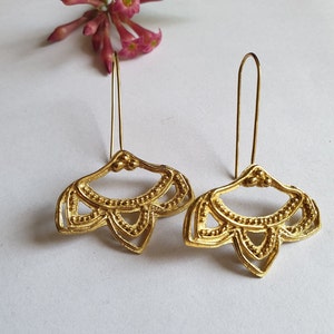 Gouden bloemoorbellen, statementoorbellen, gouden oorbellen, bruidsoorbellen, boho-oorbellen, oorbellen in antieke stijl, filigraanoorbellen