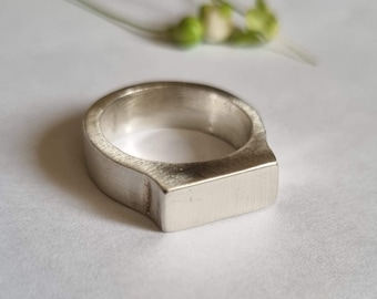 Signet ring silver, rectangle signet ring, pinky ring, size 3 ring, chunky signet ring, signet ring for women, minimalist ring, modern ring