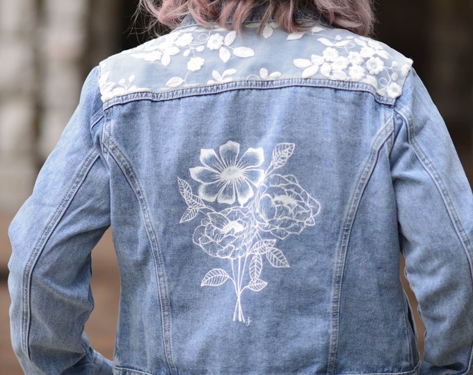 Wedding jacket/blouson for bride with personalized floral design, light blue denim