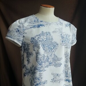 Top blouse in cotton toile de jouy, women's blouse with short balloon sleeves image 1