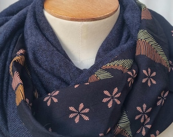 LOOP SNOOD scarf for women, neck accessory with Japanese floral print and heathered blue knit, gift idea for mom. Autumn. France