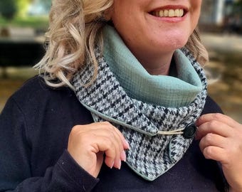 Tie scarf with button, tweed wool and cotton gauze - triangle snood neck warmer - handmade gift idea for women pink or green