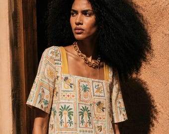 Short dress in tropical print cotton – Square neckline – Lightweight summer dress, A-line cut. Handmade in France, French Riviera