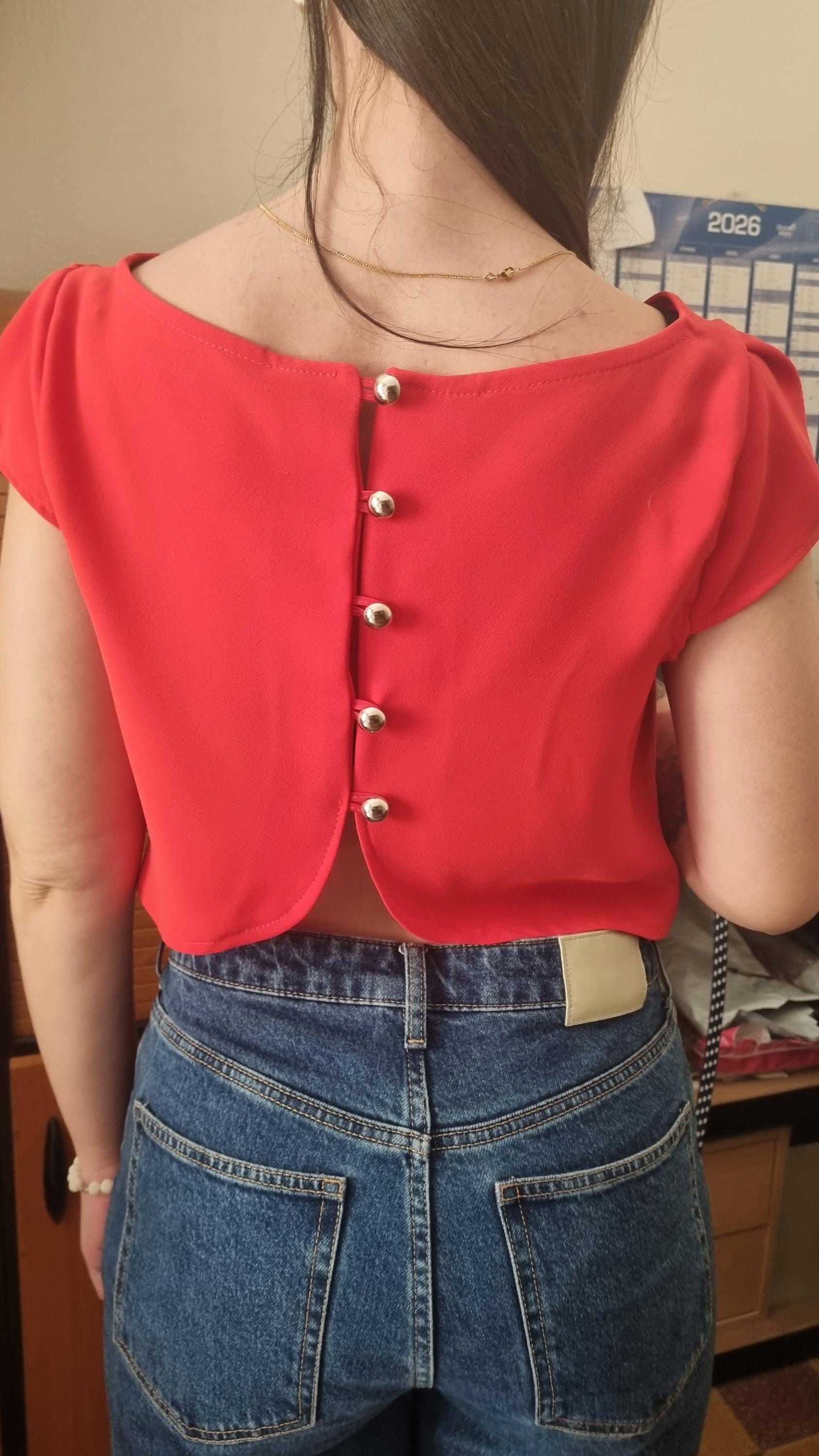 Women's bright red poppy top with short balloon sleeves – Chic top